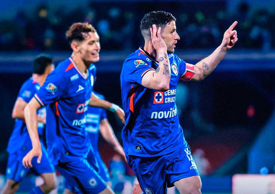 «La Furia Roja Desborda en la Ciudad de México: Cruz Azul Sorprende con Victoria por 2-1 ante América»