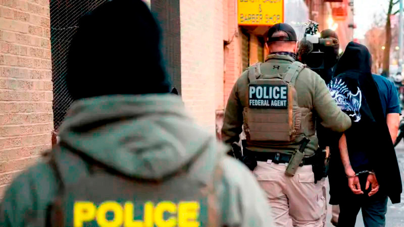 «La escalada de detenciones de migrantes: un aumento del 600% desde el regreso de Trump a la Casa Blanca, desafiando la justicia y los derechos humanos»